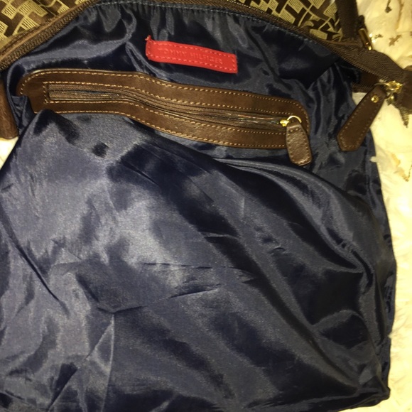 Tommy Hilfiger crossbody! EUC! - Picture 4 of 6